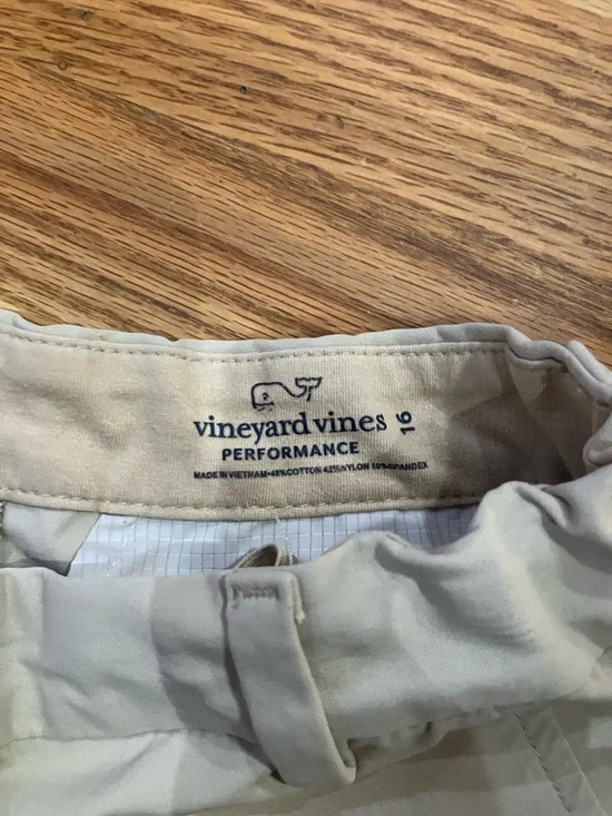 Vineyard Vines Coral, Navy & Red Whale Tees with Khaki Shorts Sz XL (16) EUC - Picture 10 of 15